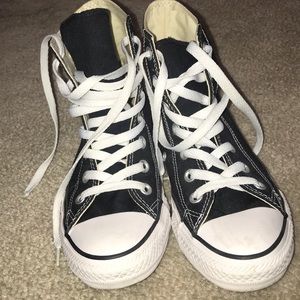 Black high top converse size 7!